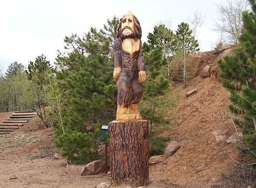bigfoot-statue