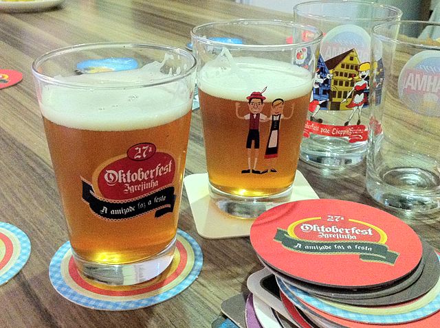Chopp_na_Oktoberfest_de_Igrejinha