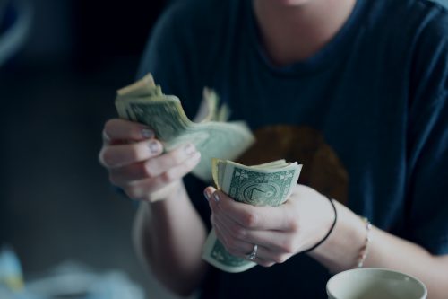 sharon-mccutcheon--8a5eJ1-mmQ-unsplash Bank
