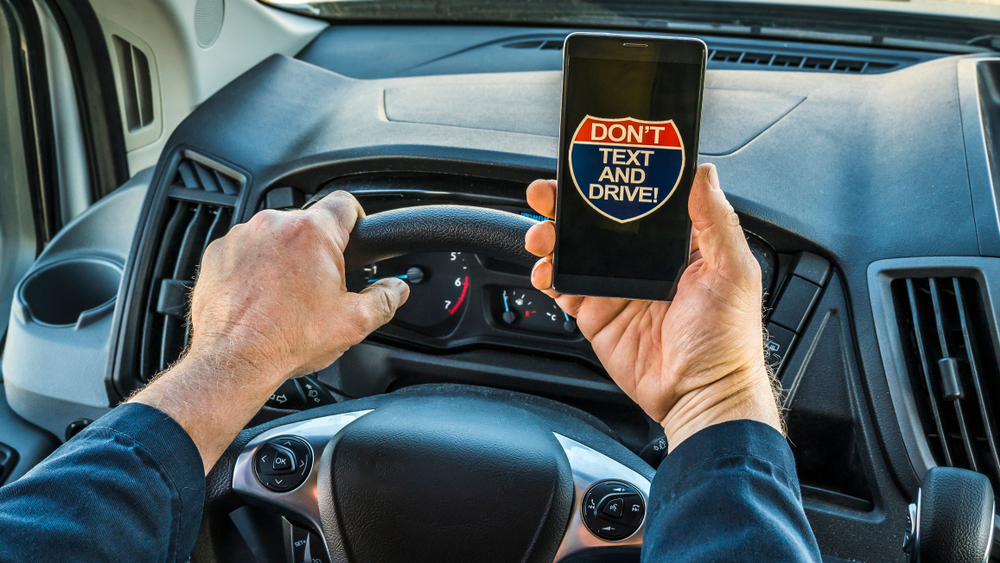 shutterstock_1229073952 Texting and driving