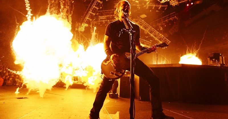 1082px-James_Hetfield_with_Metallica_--_7_October_2004